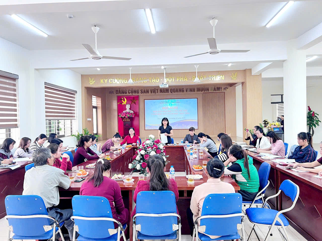 TRƯỜNG MẦM NON XUÂN DƯƠNG TỔ CHỨC HỌP CHA MẸ TRẺ CUỐI HỌC KỲ I