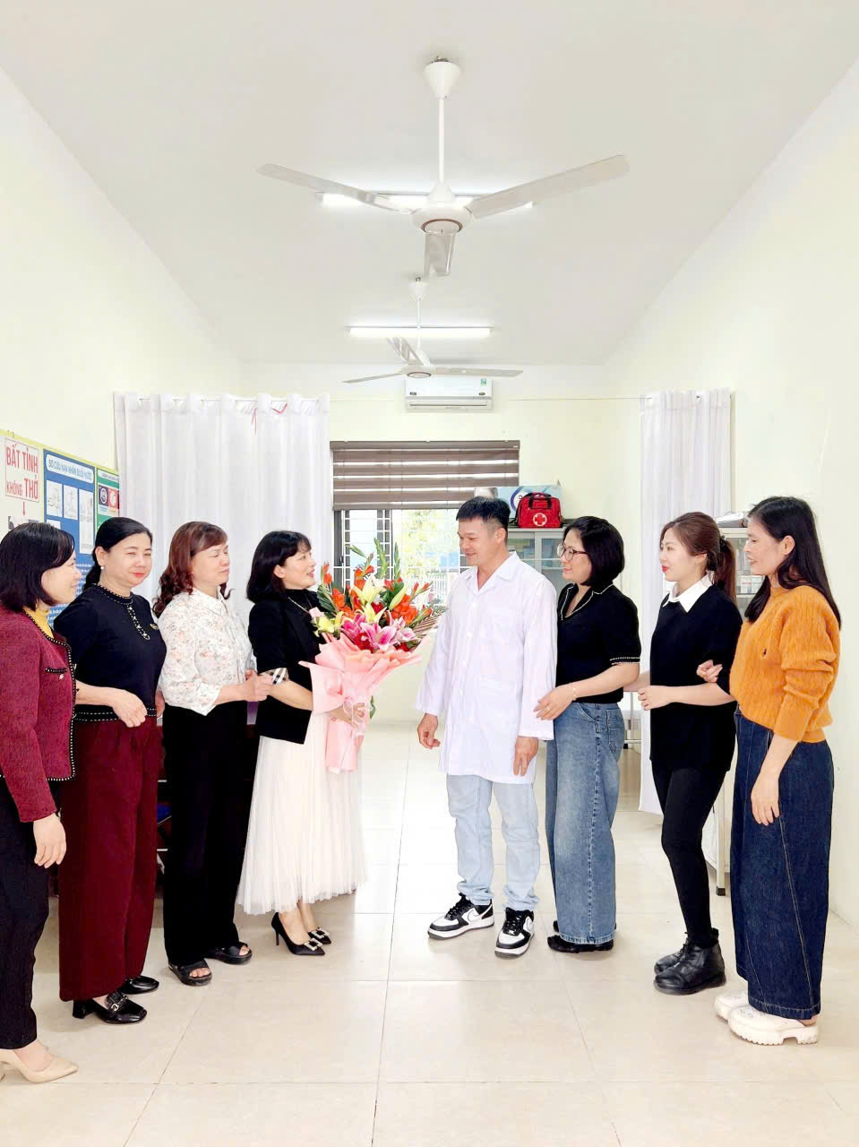 TRI ÂN NHỮNG CHIẾN SĨ ÁO TRẮNG NHÂN NGÀY THẦY THUỐC VIỆT NAM 27/2