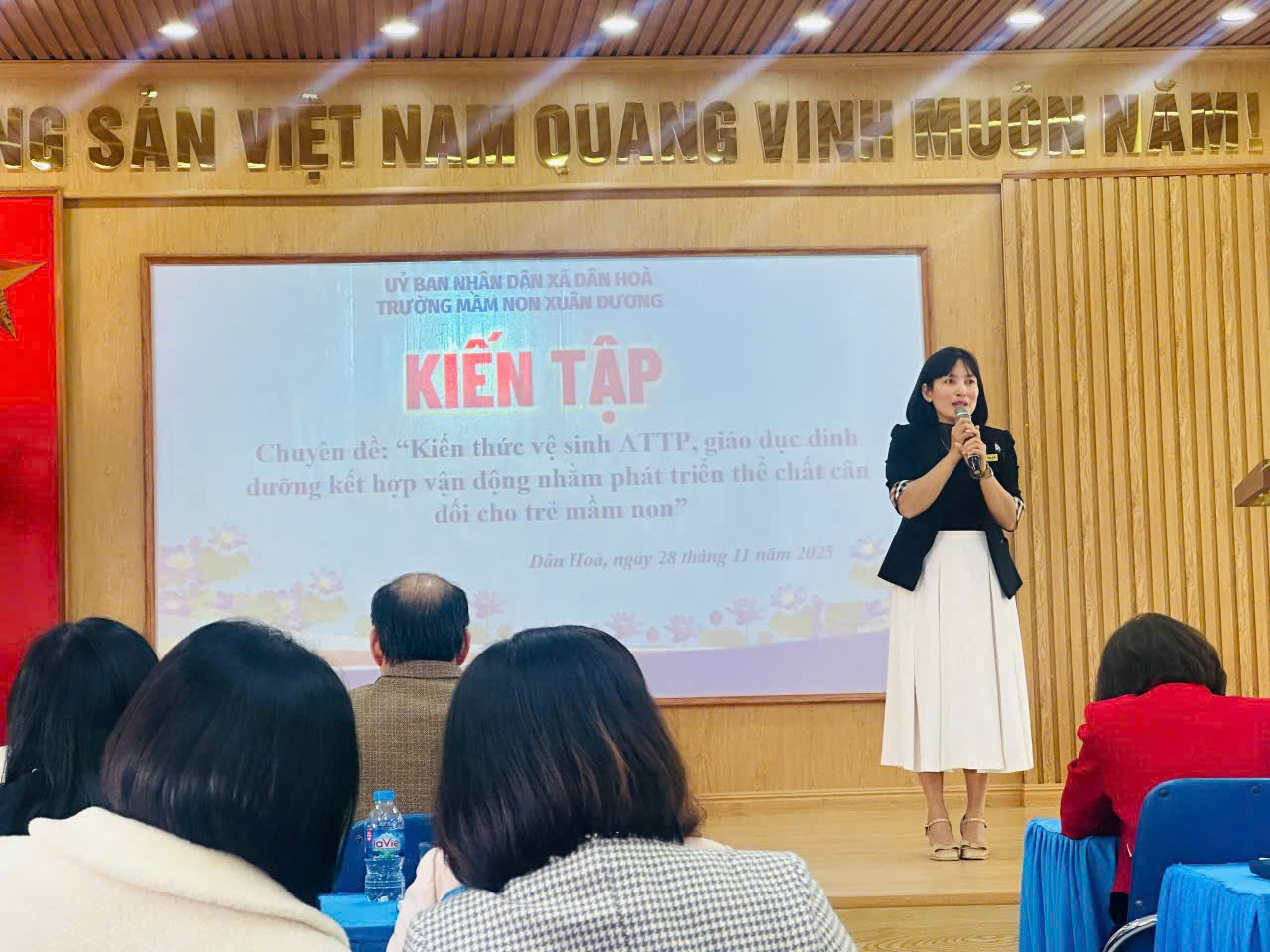 CÔ GIÁO LÃ THỊ HẢI- BÔNG HOA HƯỚNG DƯƠNG MẠNH MẼ