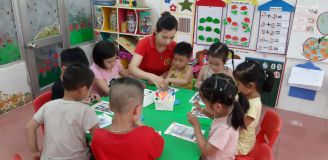 Giờ học tạo hình lớp A4