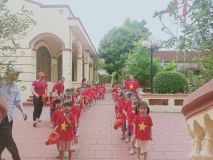 Thăm nhà Lưu niệm Bác Hồ