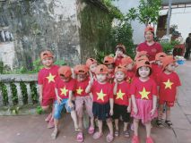 Tham quan nhà lưu niệm Bác Hồ