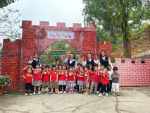 Các bé trải nghiệm tại khu vui chơi Vạn An