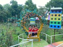 Các bé trải nghiệm tại khu vui chơi Vạn An