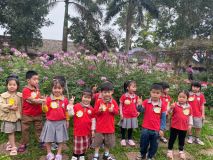 Các bé trải nghiệm tại khu vui chơi Vạn An