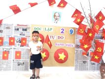 Cô và trò lớp B1 chào mừng ngày Quốc khánh mùng 2/9