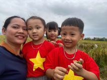 Cô và trò lớp B1 trải nghiệm thực tế