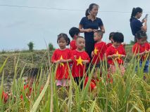 Cô và trò lớp B1 trải nghiệm thực tế