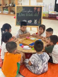 Hoạt động trải nghiệm làm bánh Trung Thu lơp  A3