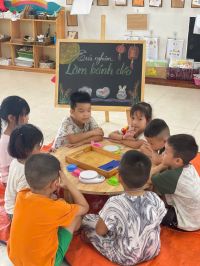 Hoạt động trải nghiệm làm bánh Trung Thu lơp  A3