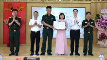 KẾT NGHĨA THẮT CHẶT TÌNH QUÂN DÂN GIỮA BAN CHỈ HUY QUÂN SỰ XÃ VÀ TRƯỜNG MẦM NON XUÂN DƯƠNG