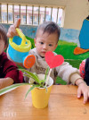 lớp D2 bé làm thiệp tặng bà, tặng mẹ ngày 8/3