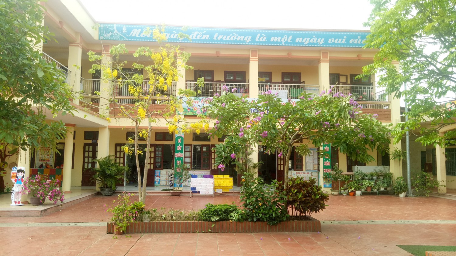 Tập thể Cán bộ- Giáo viên- Nhân viên