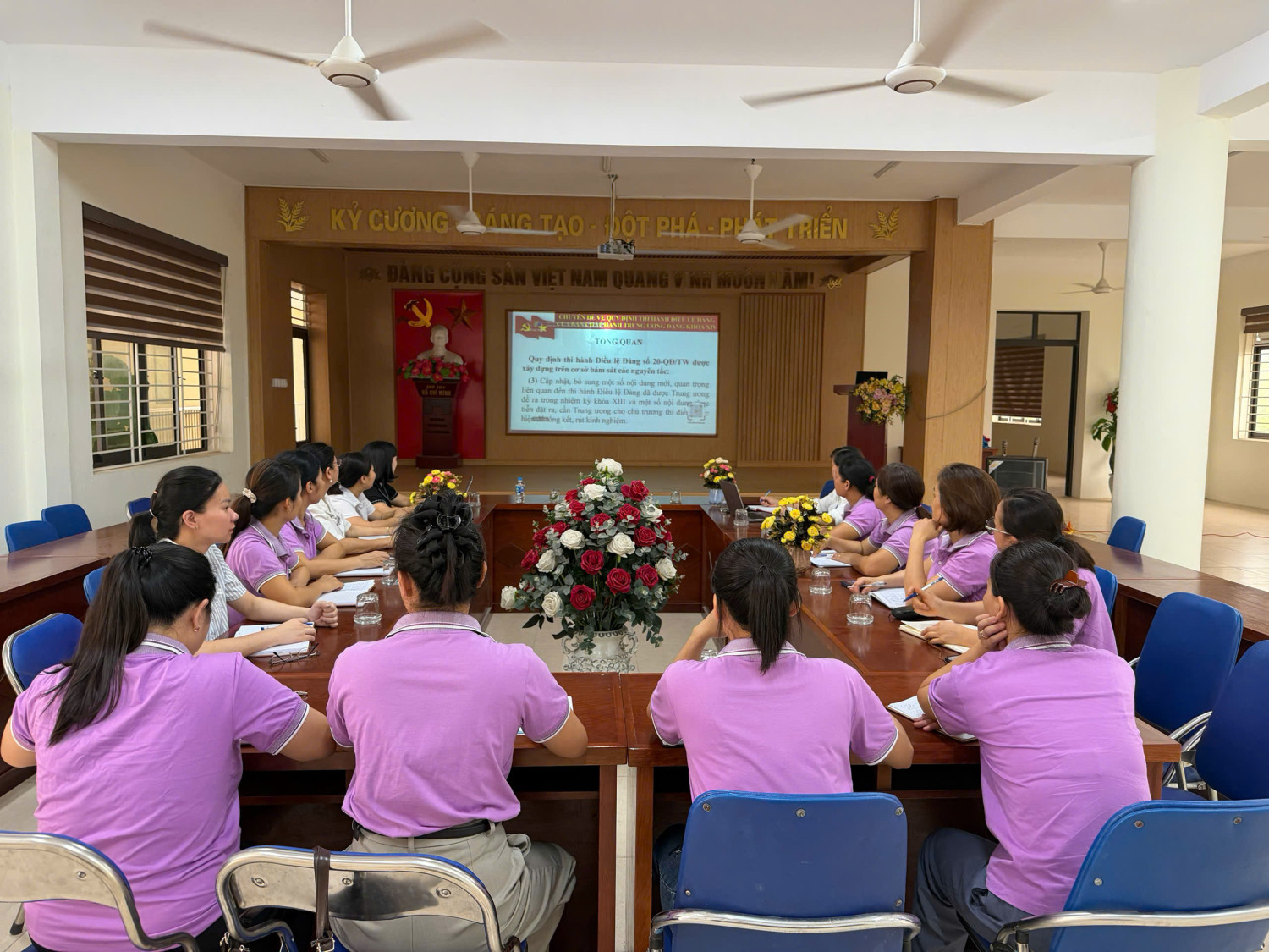 HỘI NGHỊ QUÁN TRIỆT NGHỊ QUYẾT TRUNG ƯƠNG ĐẢNG KHÓA XIV