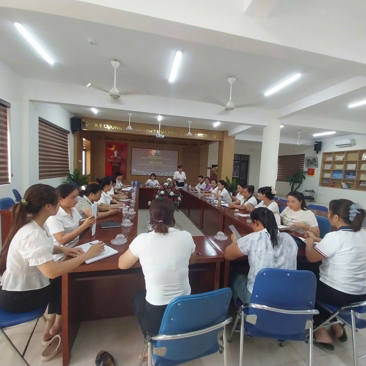 CHI BỘ TRƯỜNG MẦM NON XUÂN DƯƠNG TỔ CHỨC SINH HOẠT CHI BỘ THƯỜNG KỲ THÁNG 6 NĂM 2026
