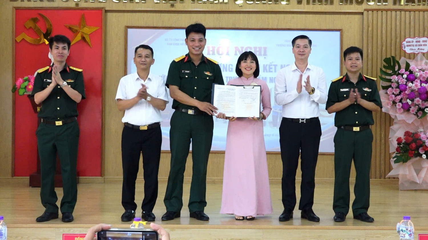 KẾT NGHĨA THẮT CHẶT TÌNH QUÂN DÂN GIỮA BAN CHỈ HUY QUÂN SỰ XÃ VÀ TRƯỜNG MẦM NON XUÂN DƯƠNG