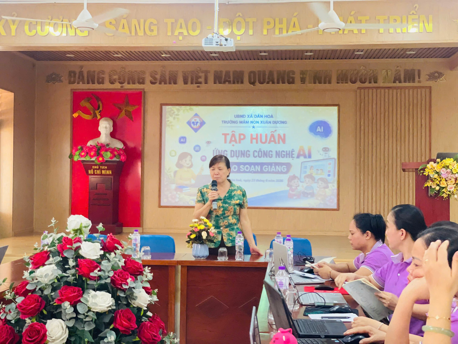 TỔ CHUYÊN MÔN TRƯỜNG MẦM NON XUÂN DƯƠNG TỔ CHỨC BỒI DƯỠNG ỨNG DỤNG CÔNG NGHỆ AI TRONG GIẢNG DẠY